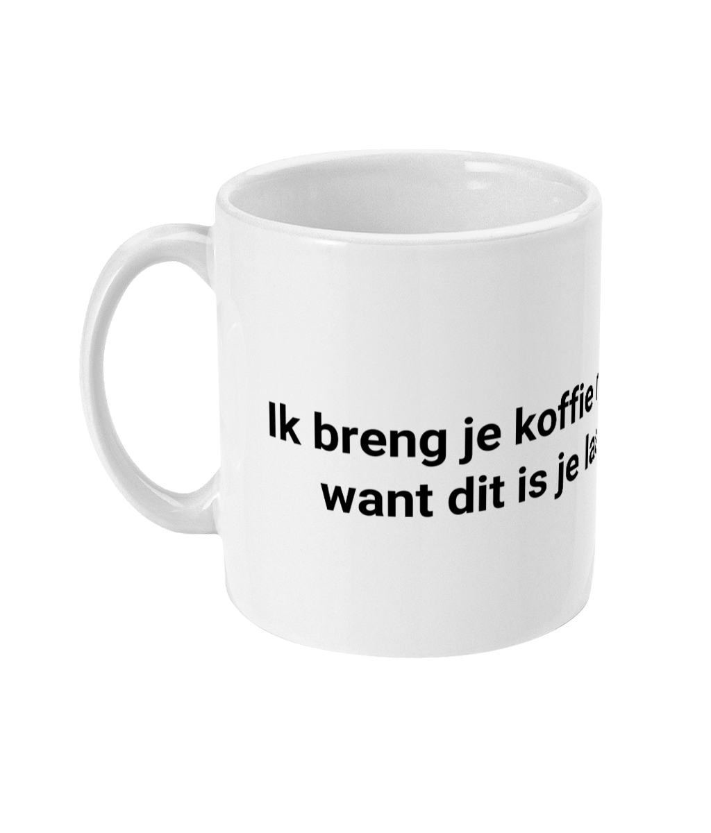 Ik breng je koffie met een glimlach want dit is je laatste werkdag.
